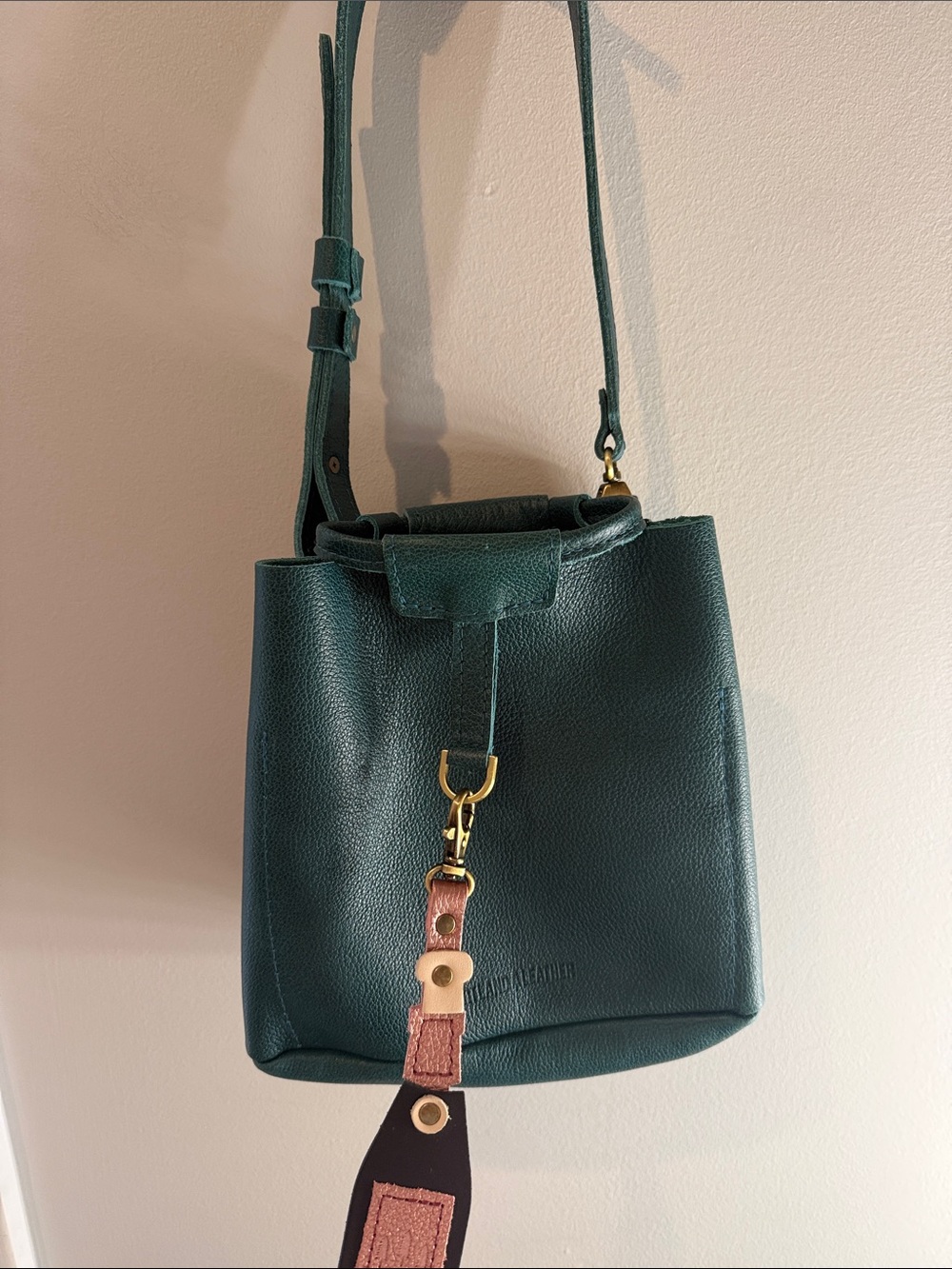 Portland Leather Firefly Bucket Bag with Adjustable Strap - Picture 2 of 6